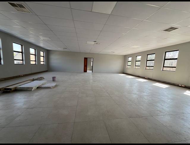 145M² OFFICE TO LET IN RANDPARK RIDGE